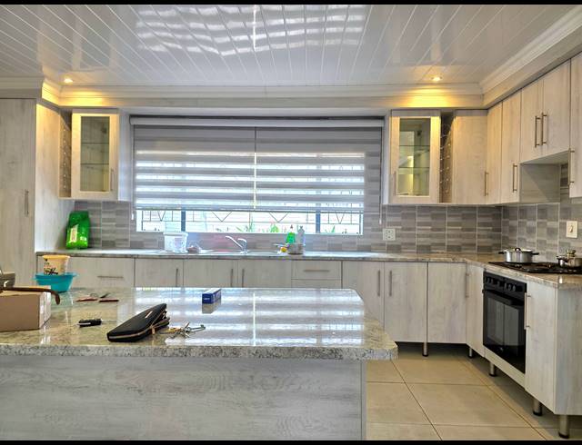 3 BEDROOM FREEHOLD FOR SALE IN IVY PARK